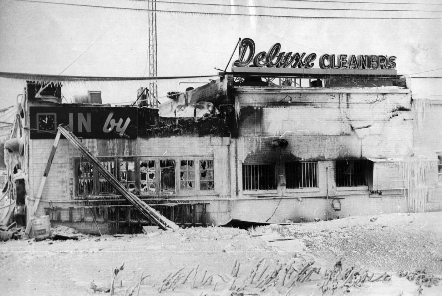 Deluxe Cleaners